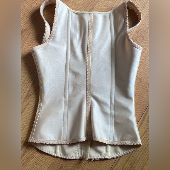Women’s  Beige Corset Waist Trainer Shapewear SZ 30 - Picture 7 of 7